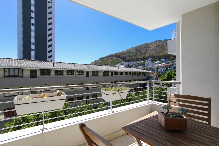 2 Bedroom Property for Sale in Sea Point Western Cape